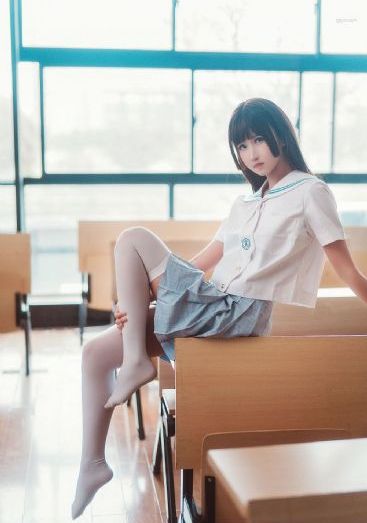 《他在逆光中告白》电视剧免费